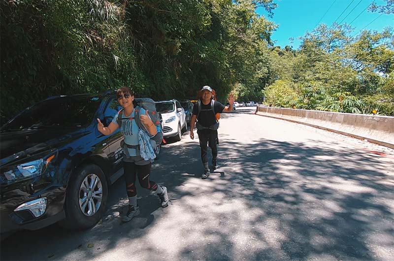 戒茂斯山登山口路邊停車