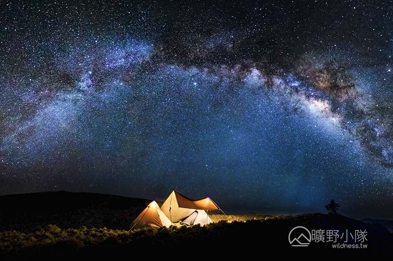 寬稜草原營地全景銀河