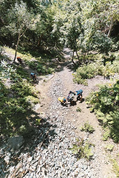 2022-08-大同大禮Q-立霧山登山成年禮-秀林國中尋根之路-通過碎石坡困難地形